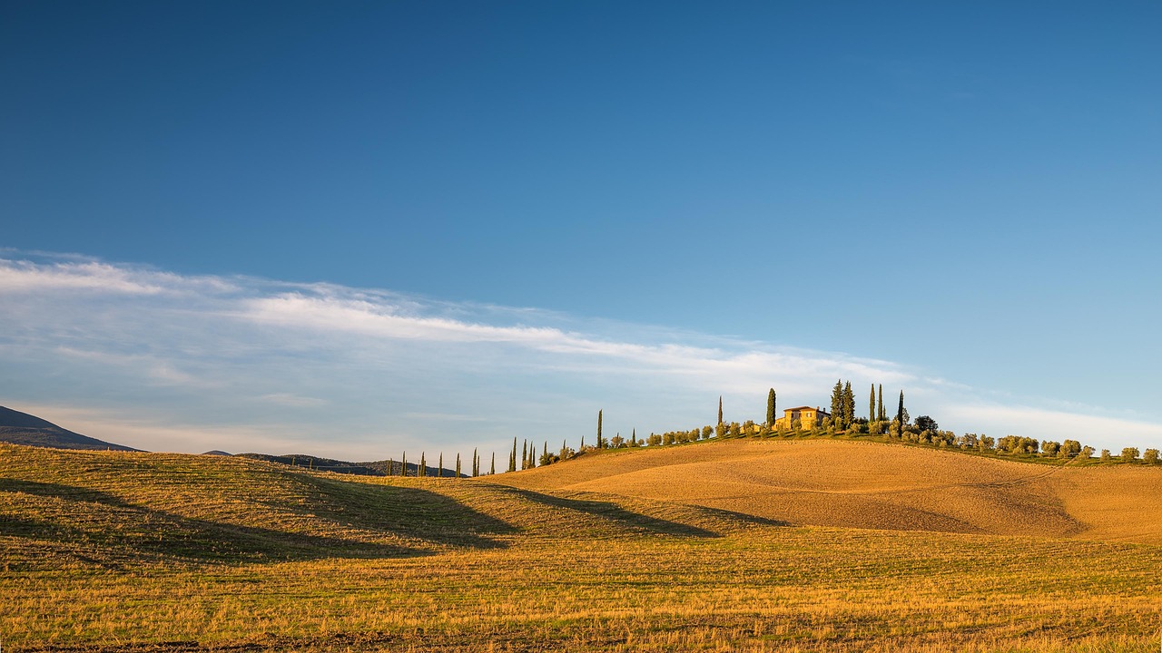 tuscany, hills, farmland-4798068.jpg